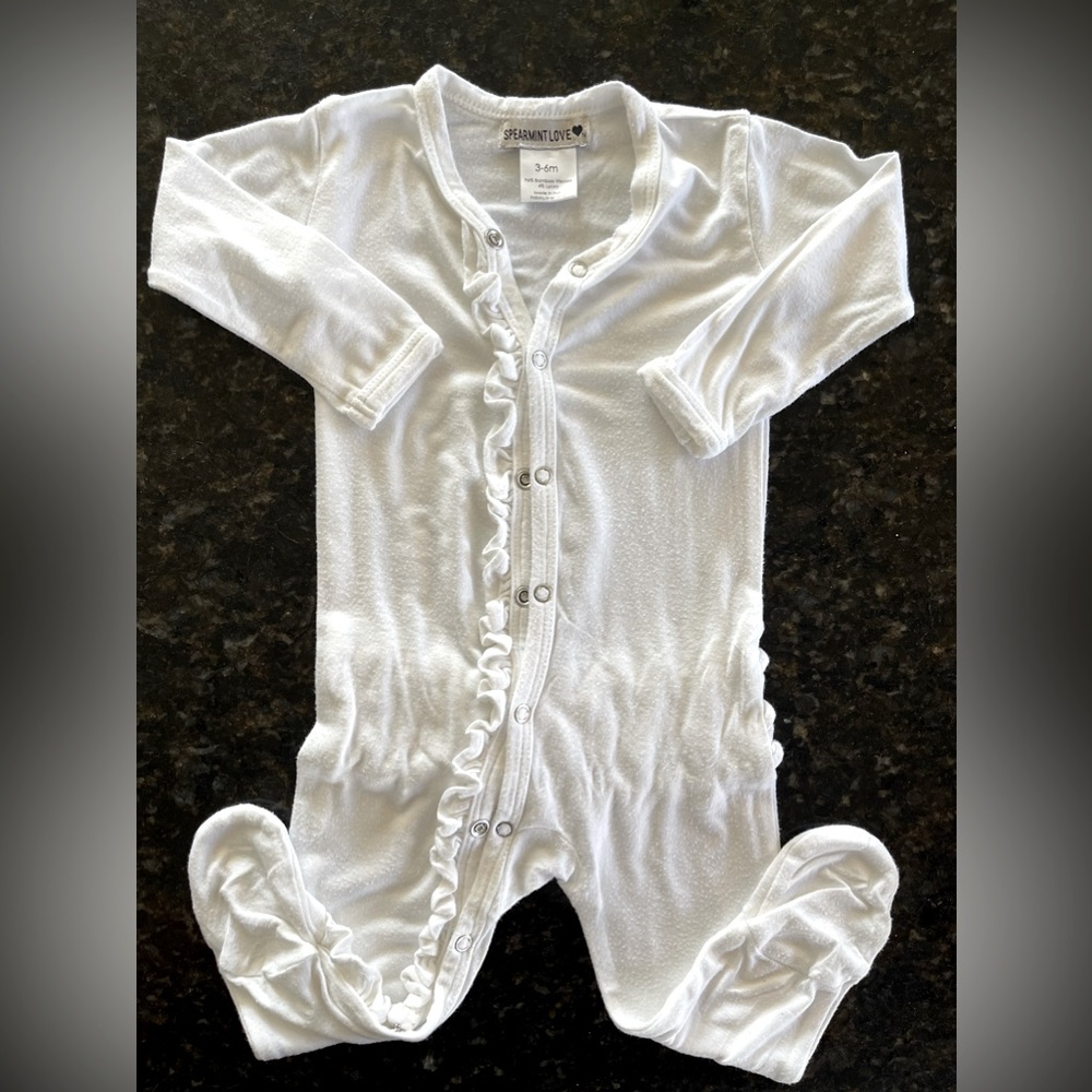 Spearmint Love White  baby ruffle footie No stains Just piling from washing